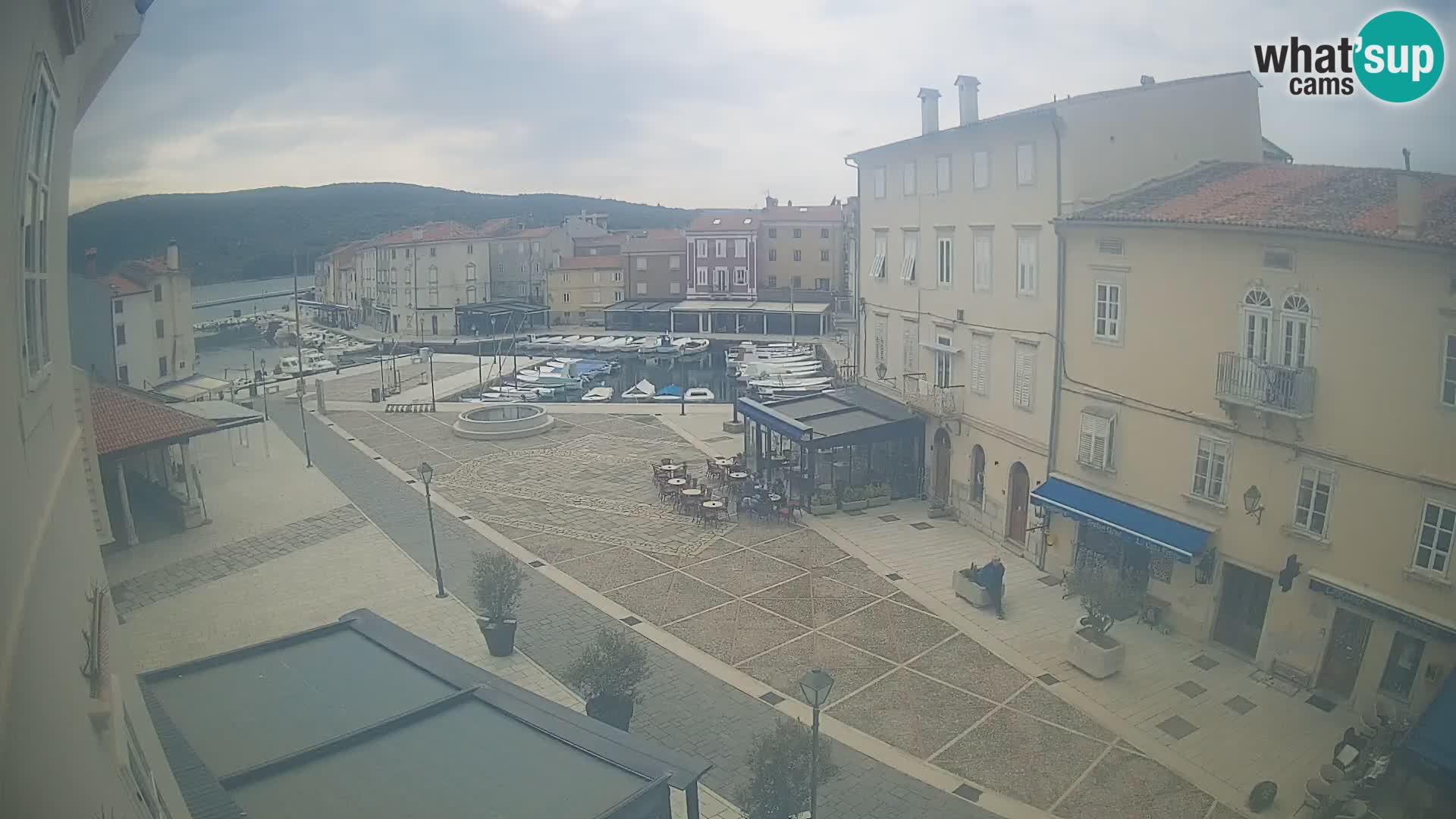 LIVE cam Cres città – piazza principale e “mandrač” – isola di Cherso – Croazia