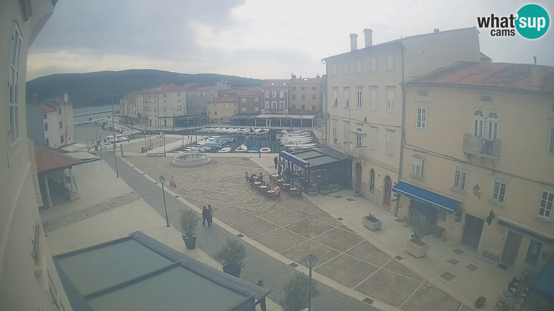 LIVE cam Cres città – piazza principale e “mandrač” – isola di Cherso – Croazia
