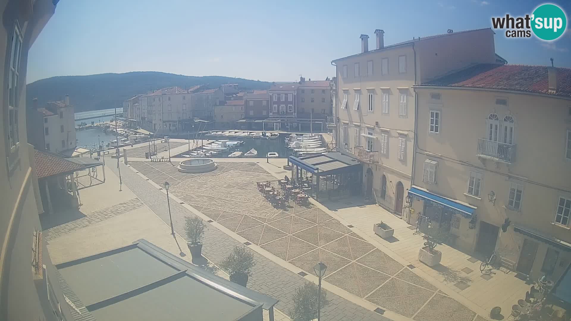 LIVE cam Cres Stadt – Hauptplatz und “mandrač” – Cres Insel – Kroatien