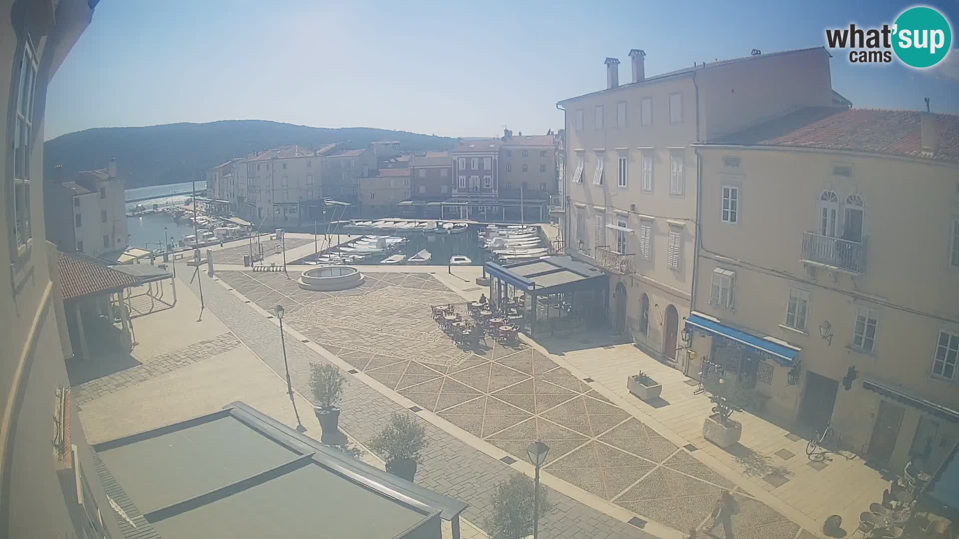 LIVE cam Cres Stadt – Hauptplatz und “mandrač” – Cres Insel – Kroatien