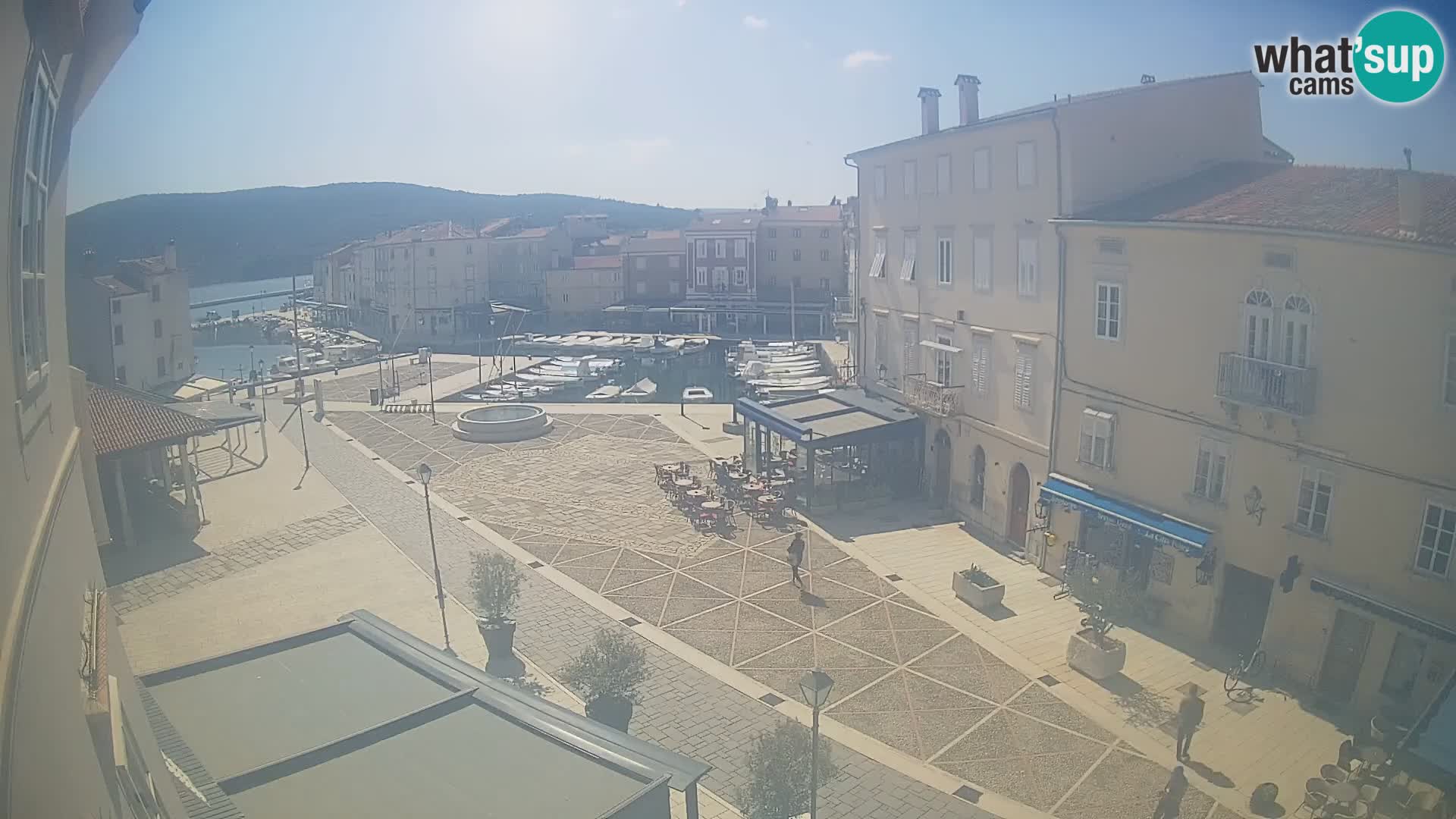 LIVE cam Cres Stadt – Hauptplatz und “mandrač” – Cres Insel – Kroatien