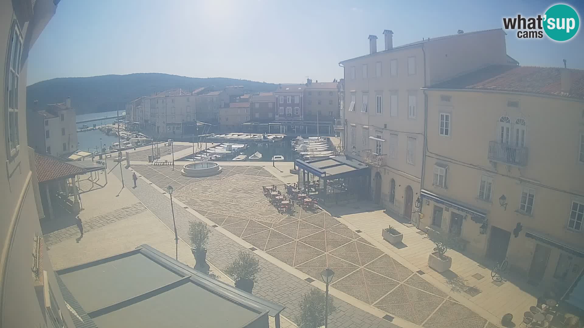 LIVE cam Cres Stadt – Hauptplatz und “mandrač” – Cres Insel – Kroatien