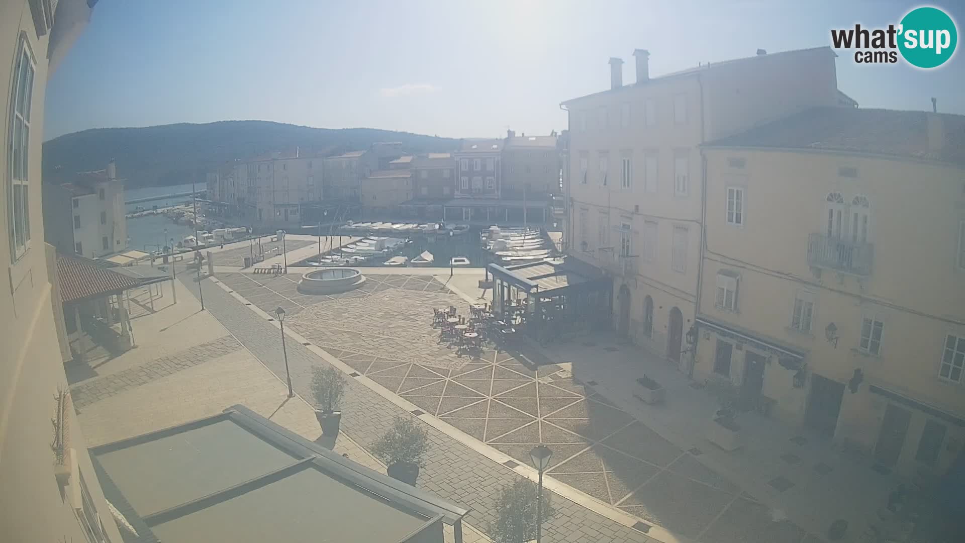 LIVE cam Cres Stadt – Hauptplatz und “mandrač” – Cres Insel – Kroatien