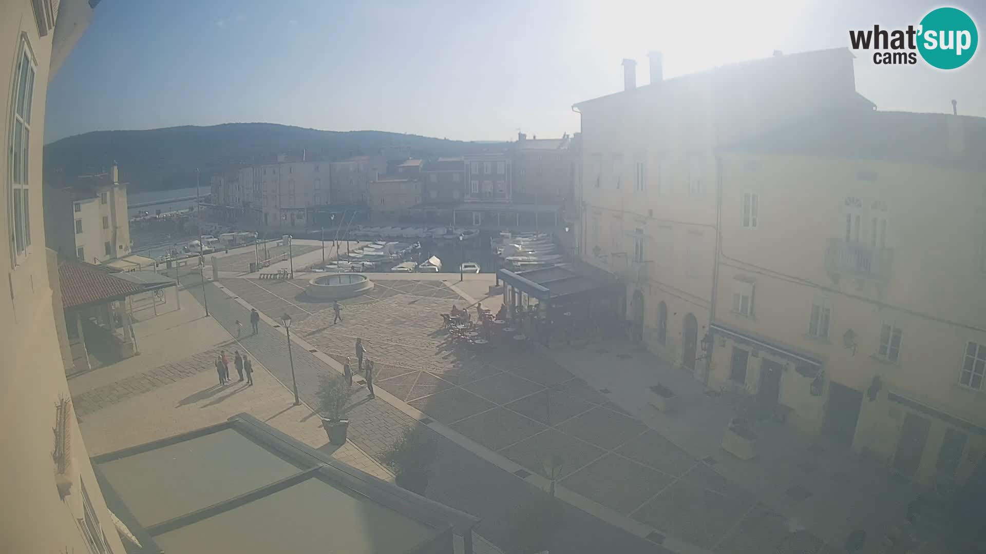 LIVE cam Cres city – place principale et “mandrač” – île de Cres – Croatie