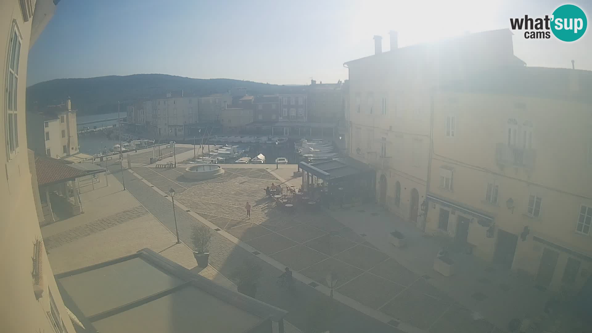 LIVE cam Cres city – place principale et “mandrač” – île de Cres – Croatie