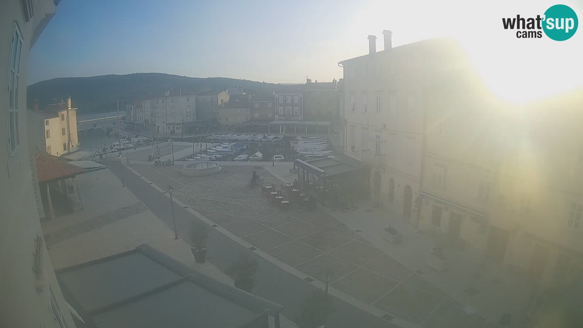 Cámara en vivo ciudad de Cres – plaza principal y “mandrač” – isla de Cres – Croacia