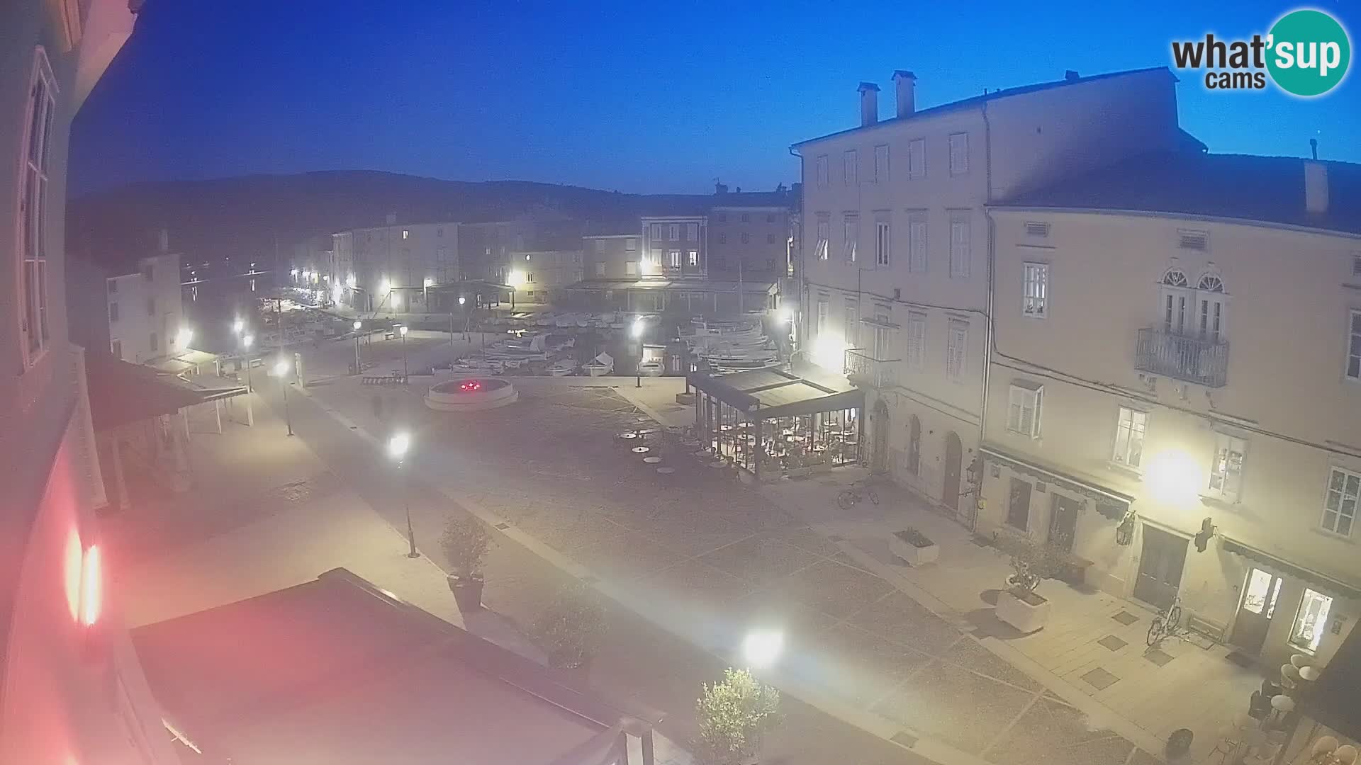 LIVE cam Cres city – place principale et “mandrač” – île de Cres – Croatie