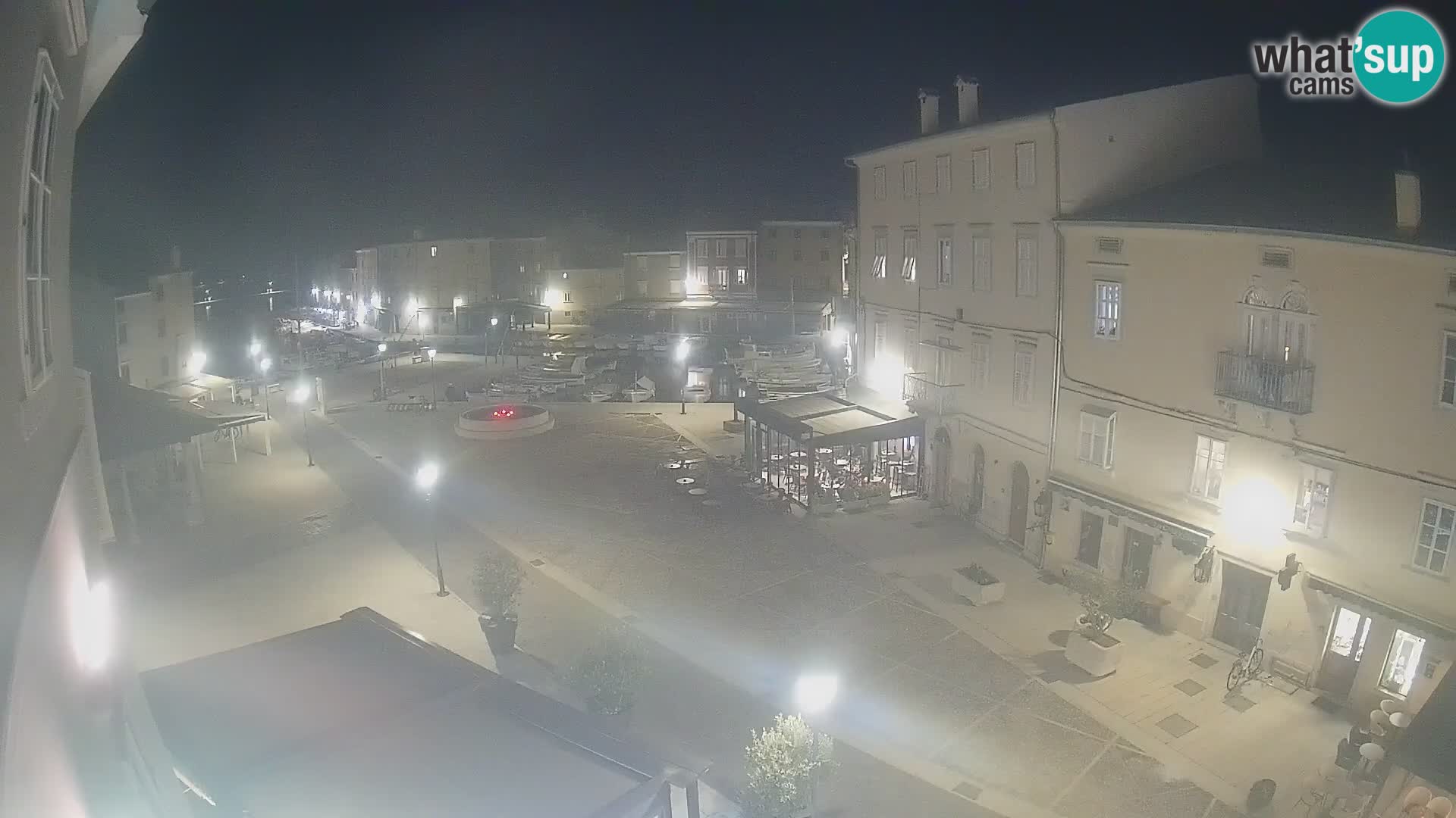 Cámara en vivo ciudad de Cres – plaza principal y “mandrač” – isla de Cres – Croacia