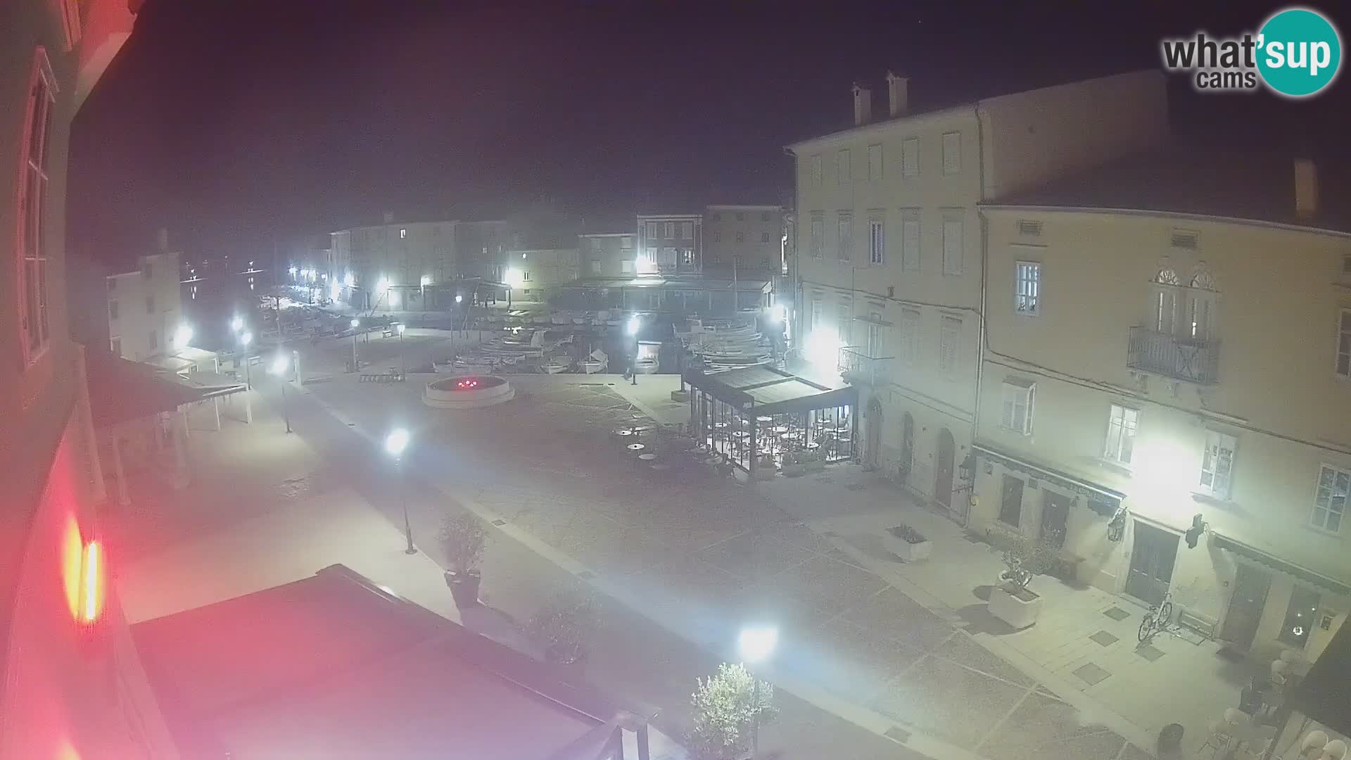 Web kamera Grad Cres – glavni trg i “mandrač” – otok Cres