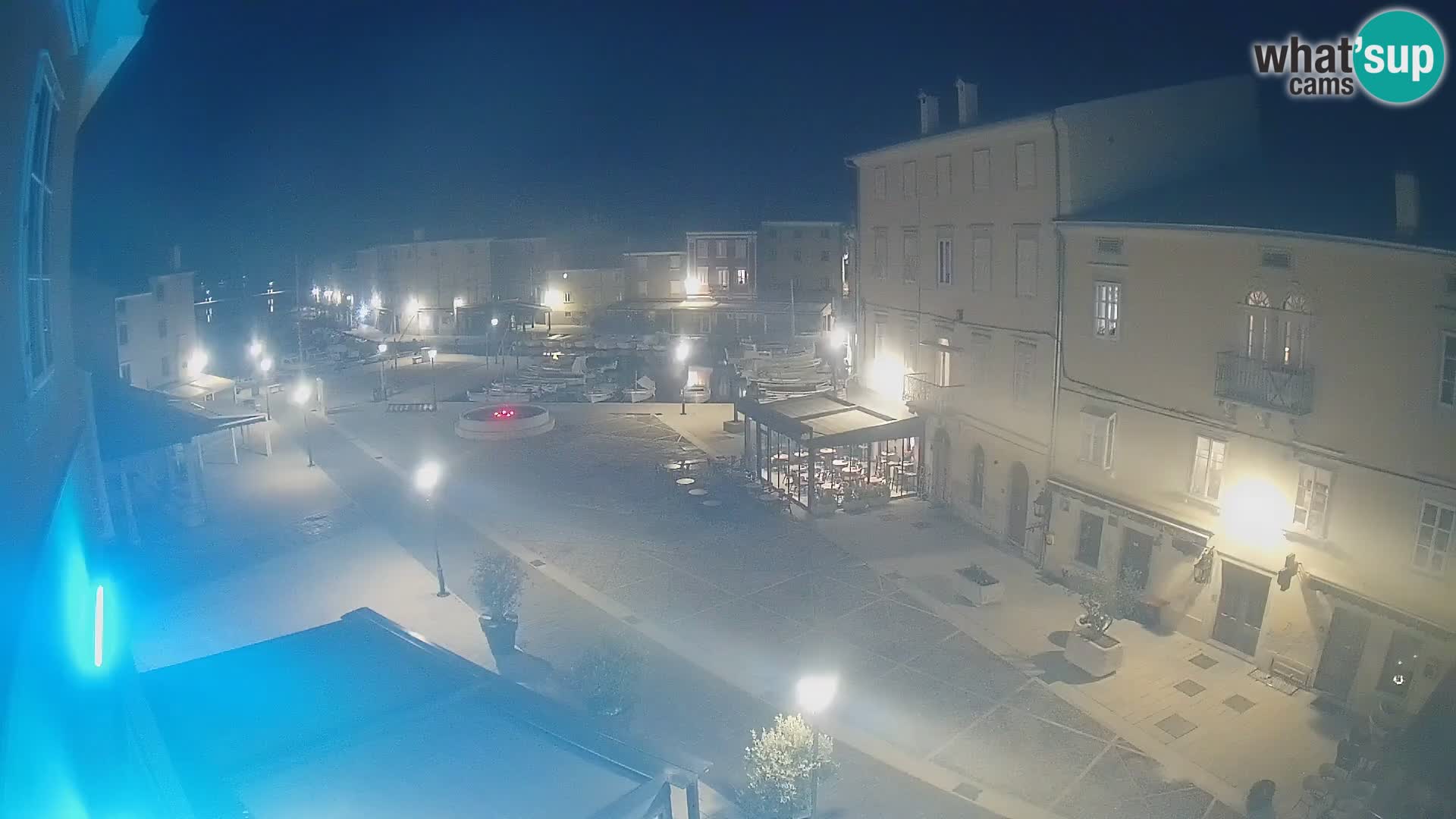 Cámara en vivo ciudad de Cres – plaza principal y “mandrač” – isla de Cres – Croacia