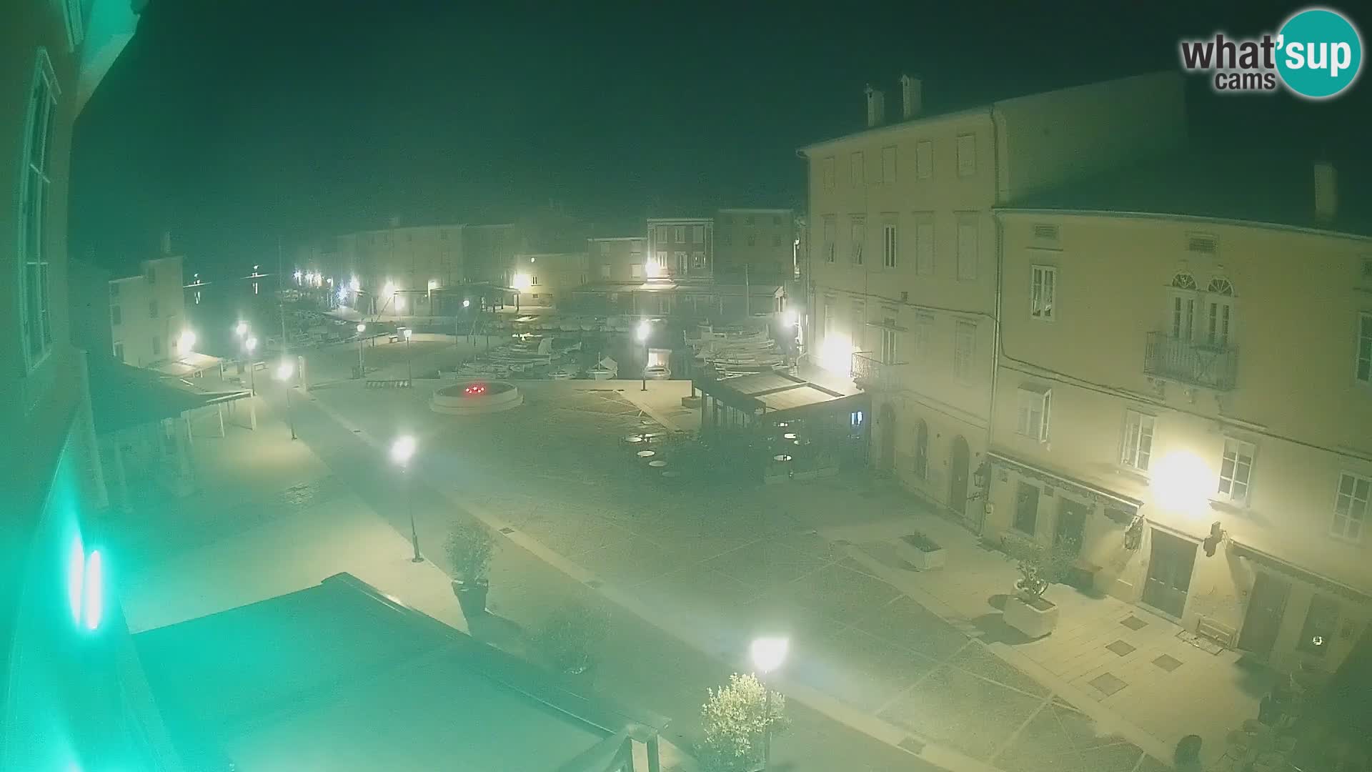 LIVE cam Cres city – place principale et “mandrač” – île de Cres – Croatie