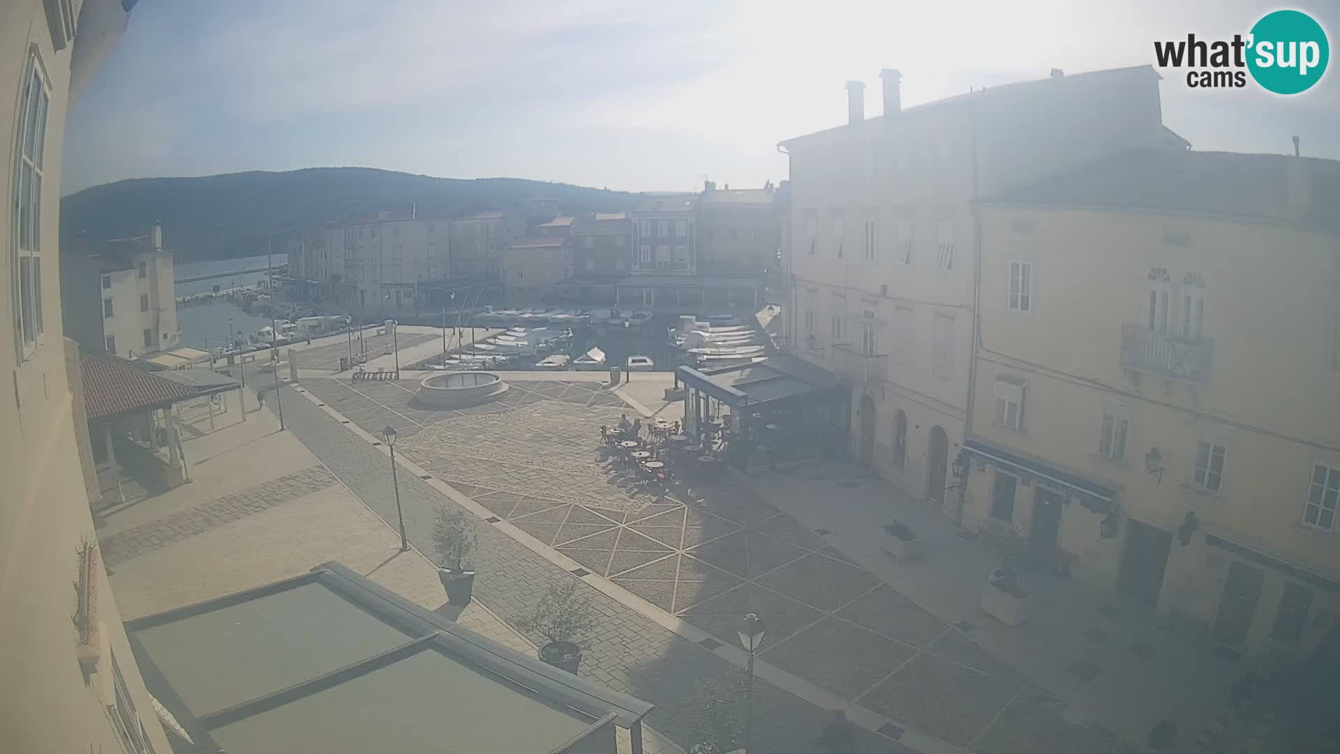 LIVE cam Cres Stadt – Hauptplatz und “mandrač” – Cres Insel – Kroatien