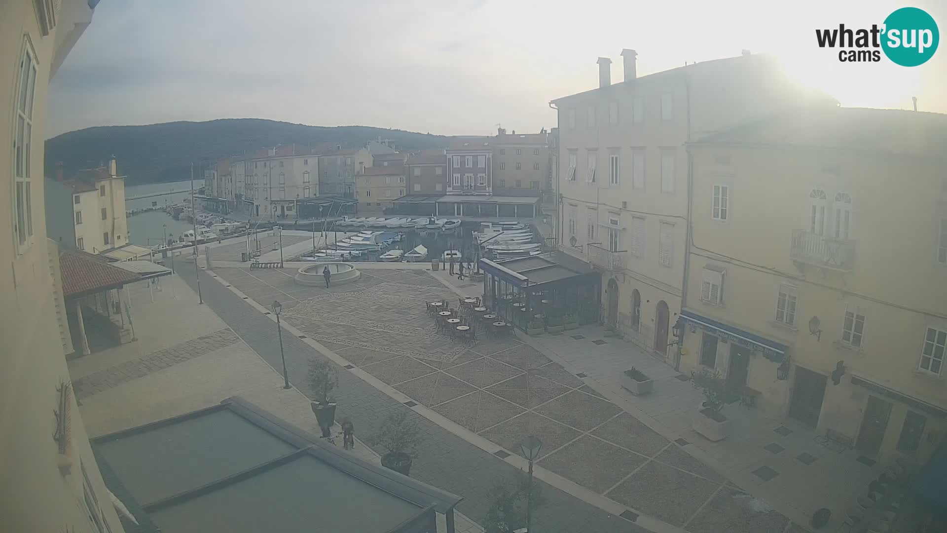 LIVE cam Cres Stadt – Hauptplatz und “mandrač” – Cres Insel – Kroatien