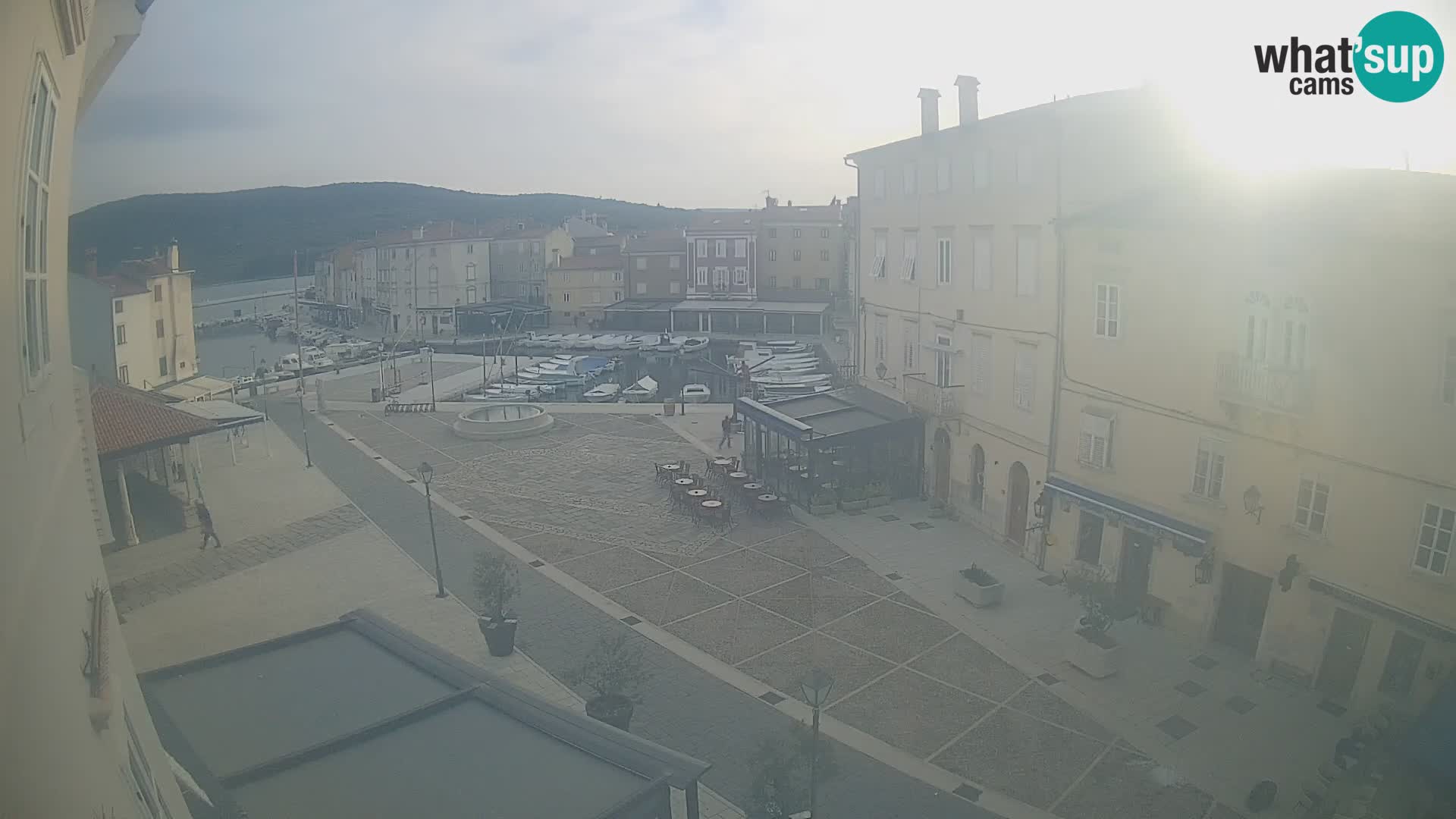 LIVE cam Cres Stadt – Hauptplatz und “mandrač” – Cres Insel – Kroatien