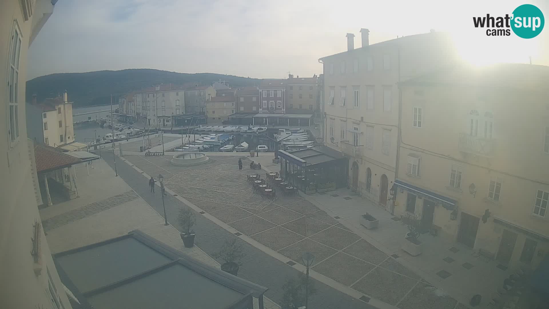 LIVE cam Cres Stadt – Hauptplatz und “mandrač” – Cres Insel – Kroatien