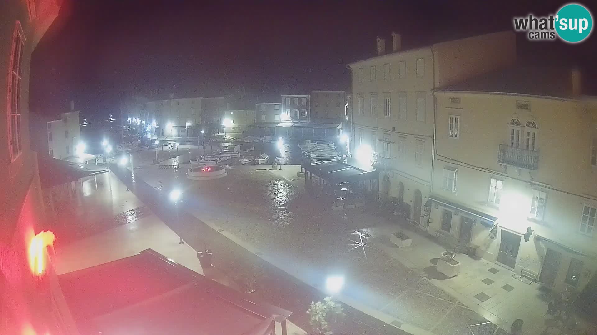 Cámara en vivo ciudad de Cres – plaza principal y “mandrač” – isla de Cres – Croacia