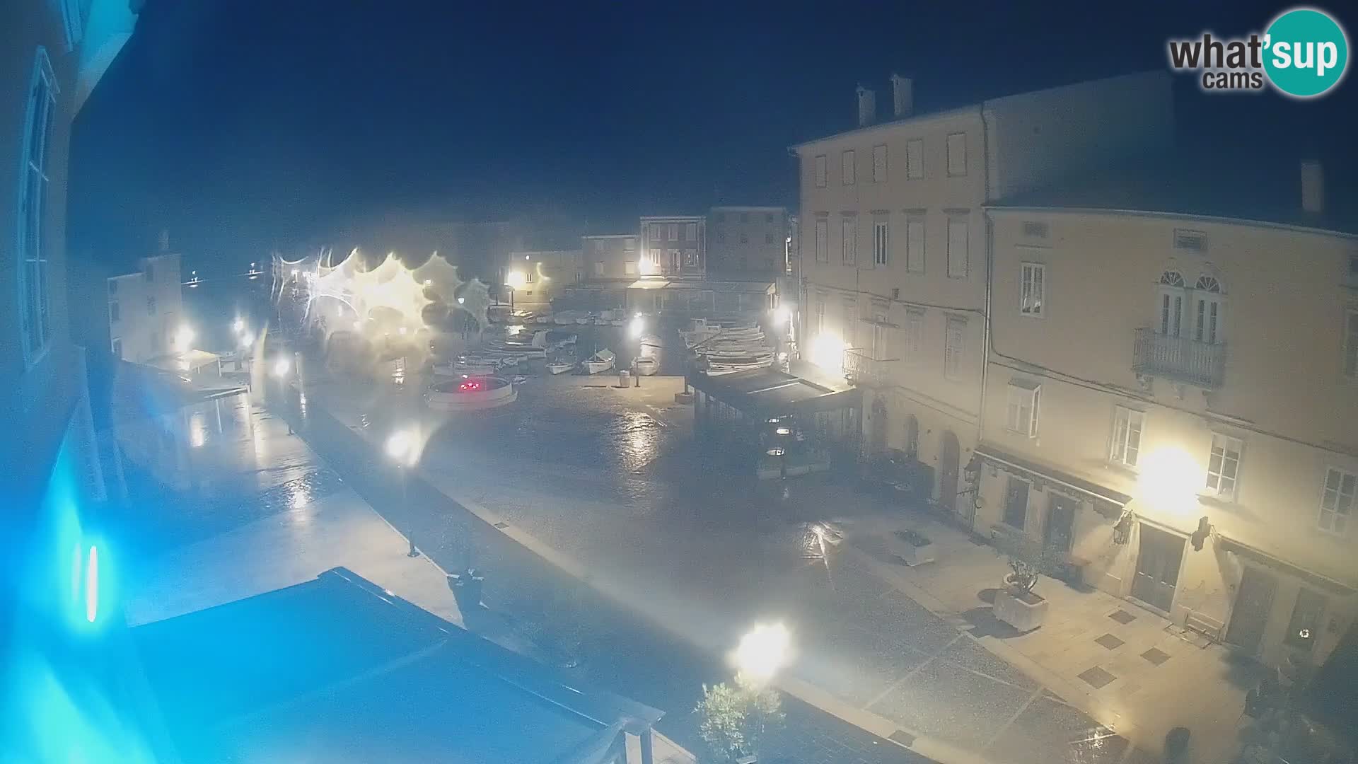 V ŽIVO spletna kamera Cres mesto – glavni trg in “mandrač” – otok Cres – Hrvaška