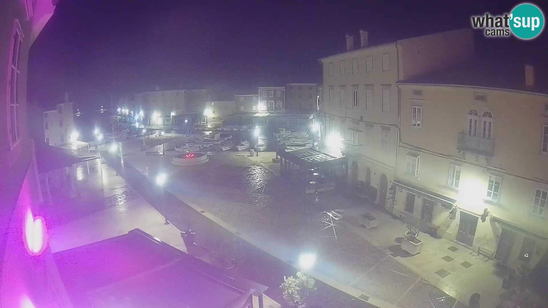 Cámara en vivo ciudad de Cres – plaza principal y “mandrač” – isla de Cres – Croacia