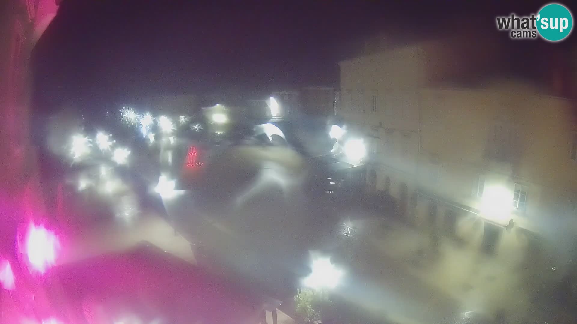 V ŽIVO spletna kamera Cres mesto – glavni trg in “mandrač” – otok Cres – Hrvaška