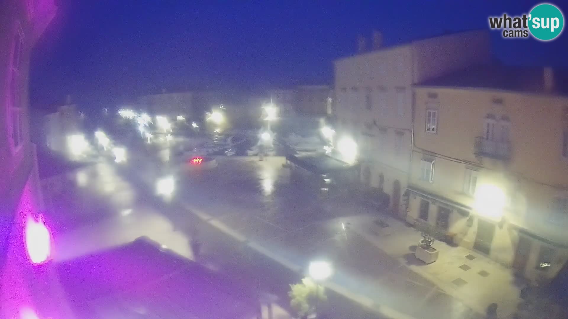 Cámara en vivo ciudad de Cres – plaza principal y “mandrač” – isla de Cres – Croacia