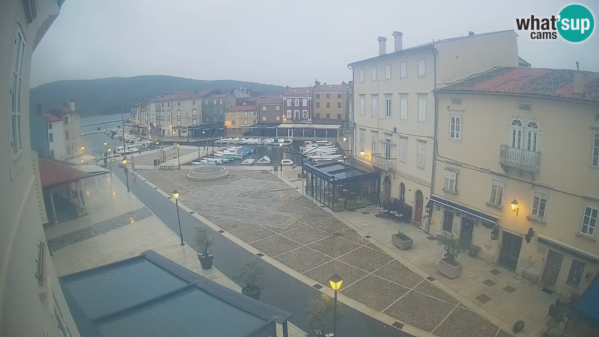 LIVE cam Cres Stadt – Hauptplatz und “mandrač” – Cres Insel – Kroatien