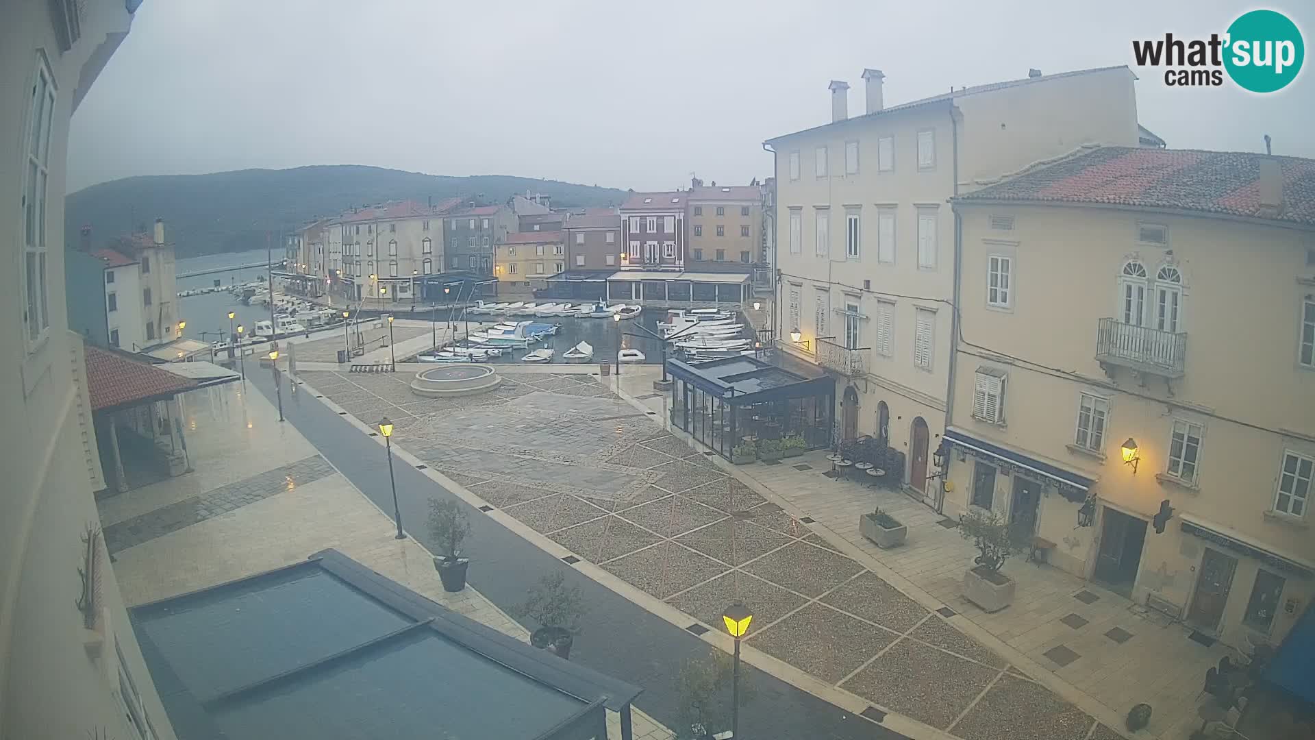 LIVE cam Cres city – place principale et “mandrač” – île de Cres – Croatie