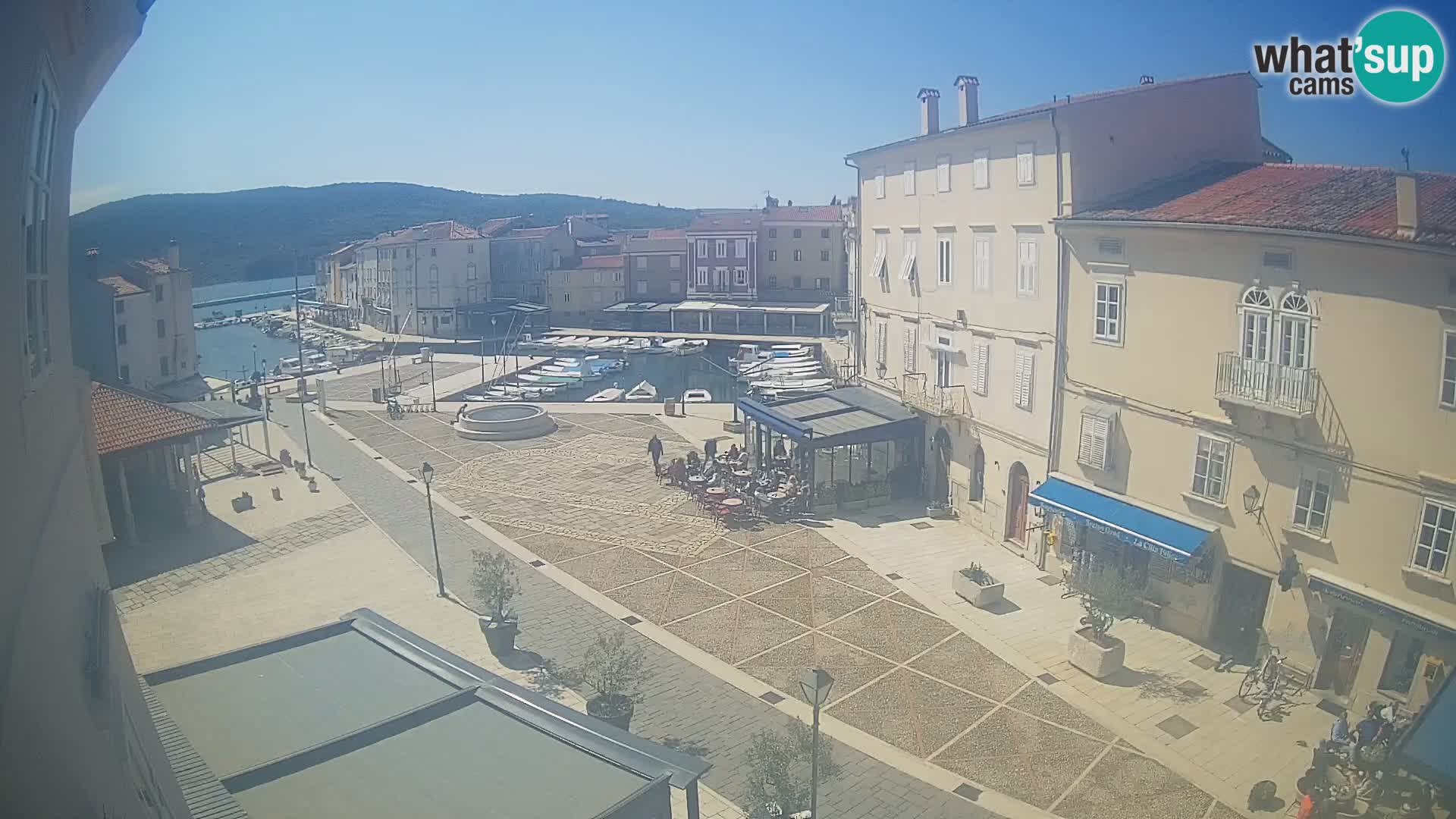 LIVE cam Cres città – piazza principale e “mandrač” – isola di Cherso – Croazia