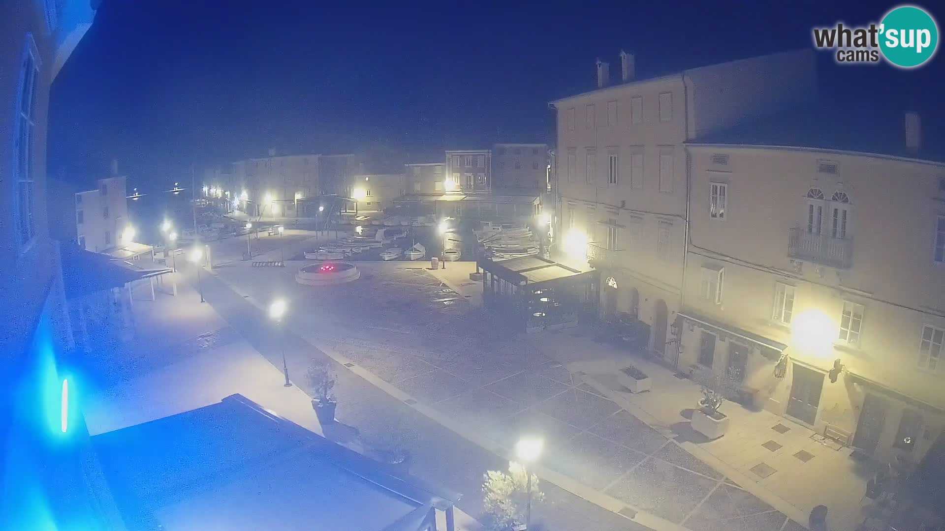 Cámara en vivo ciudad de Cres – plaza principal y “mandrač” – isla de Cres – Croacia