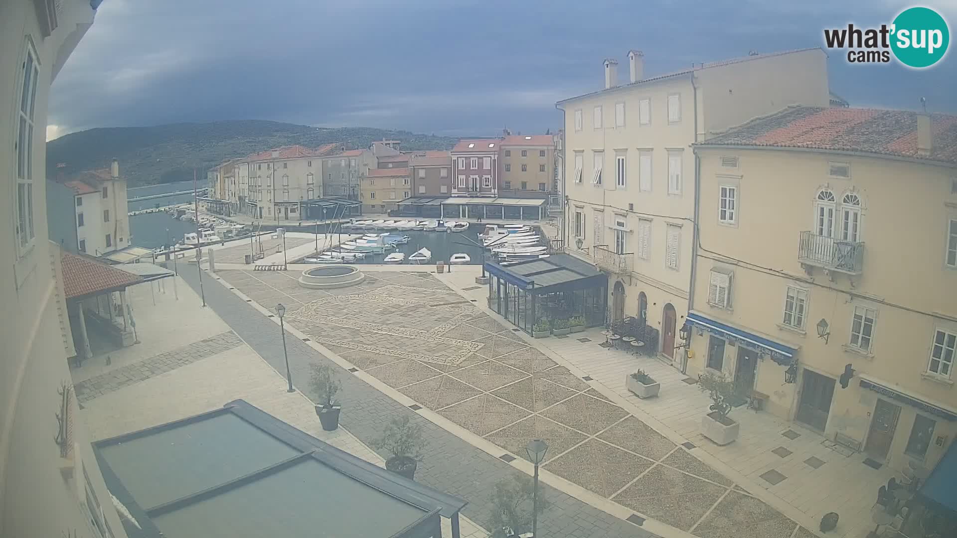 LIVE cam Cres città – piazza principale e “mandrač” – isola di Cherso – Croazia