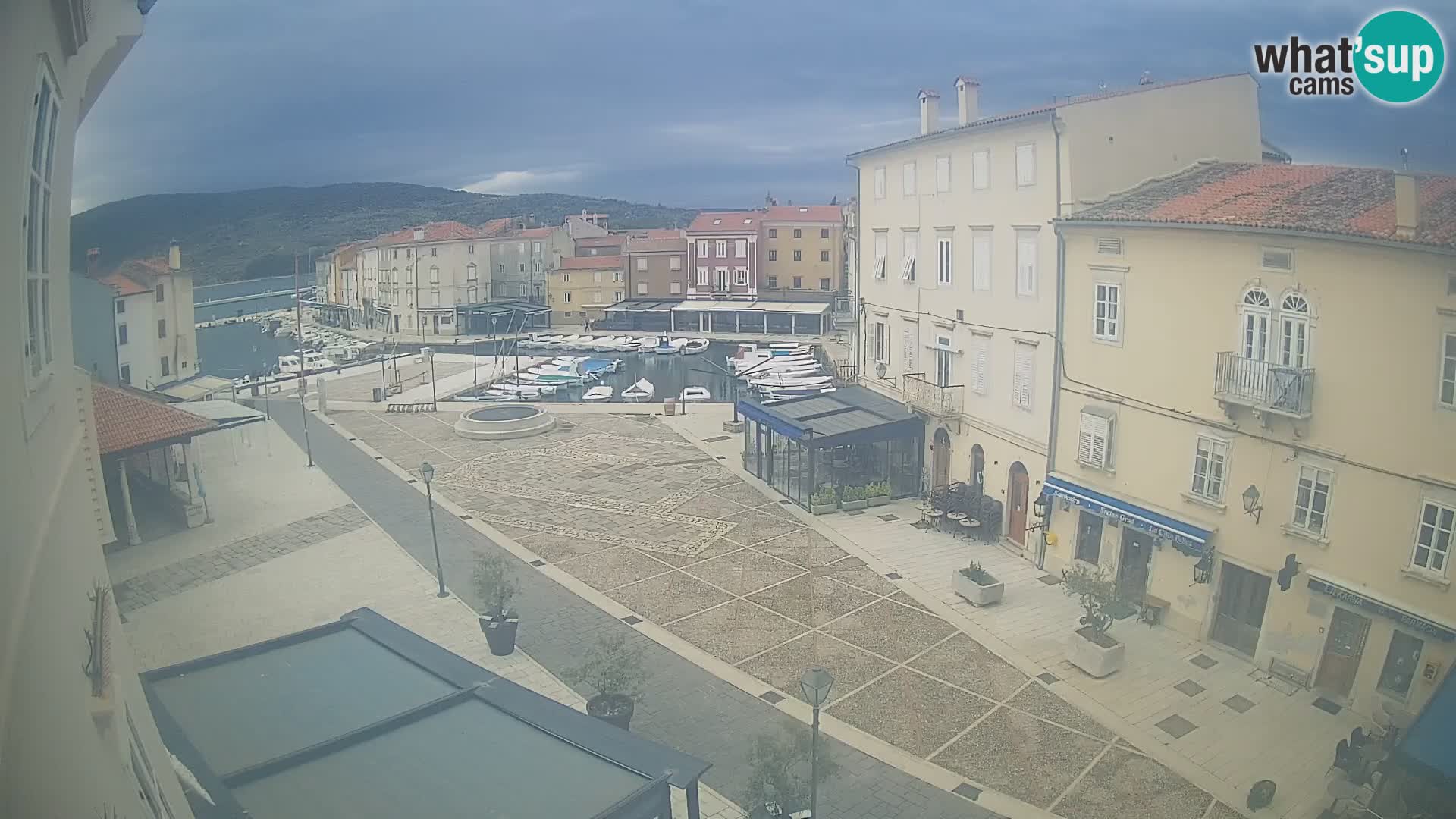 LIVE cam Cres Stadt – Hauptplatz und “mandrač” – Cres Insel – Kroatien