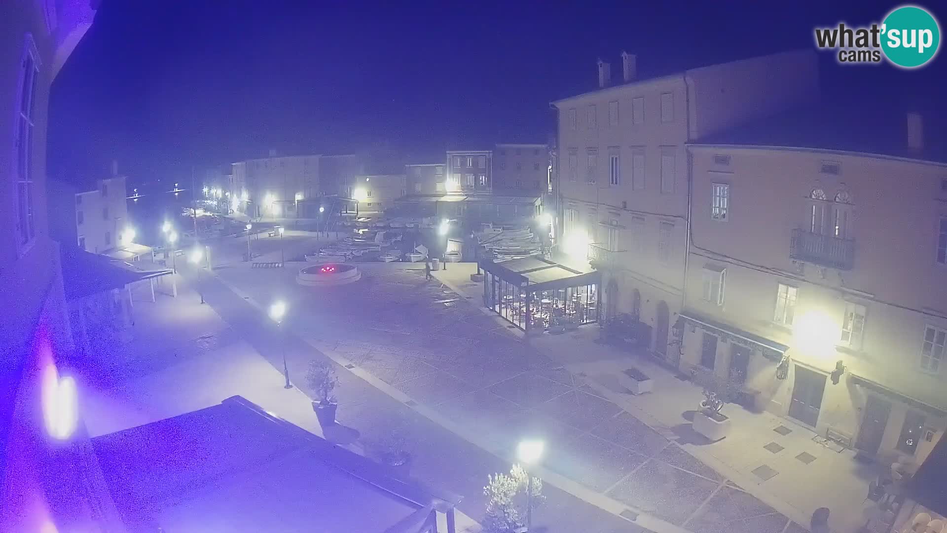 Cámara en vivo ciudad de Cres – plaza principal y “mandrač” – isla de Cres – Croacia