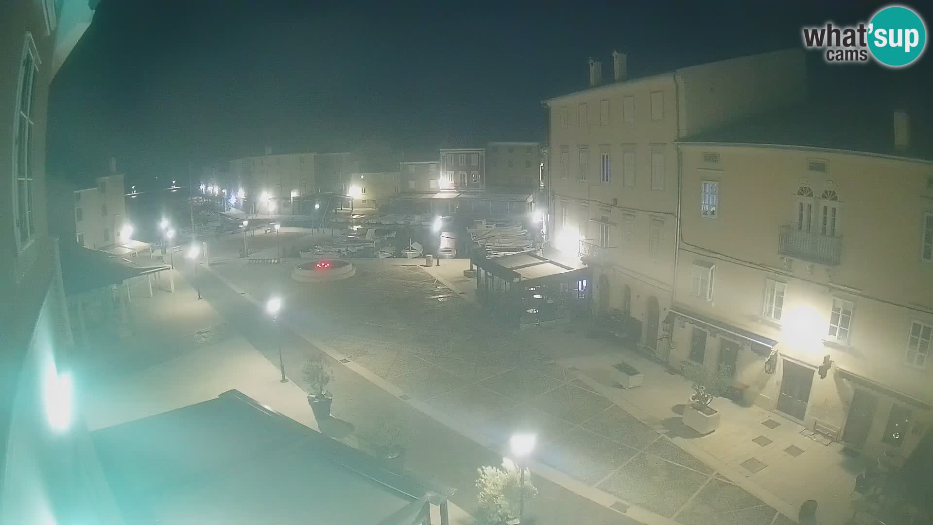 Cámara en vivo ciudad de Cres – plaza principal y “mandrač” – isla de Cres – Croacia