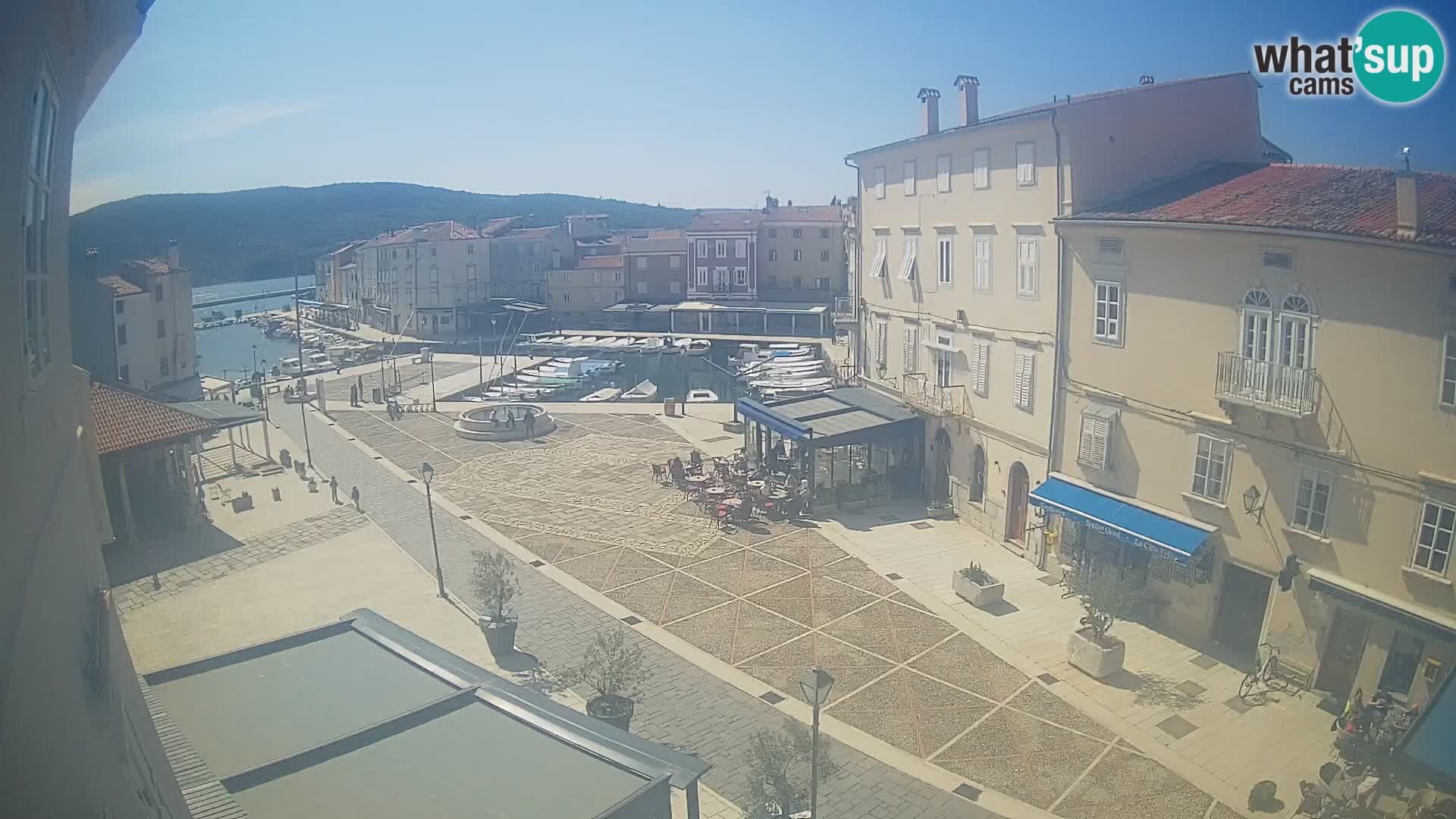 LIVE cam Cres city – place principale et “mandrač” – île de Cres – Croatie