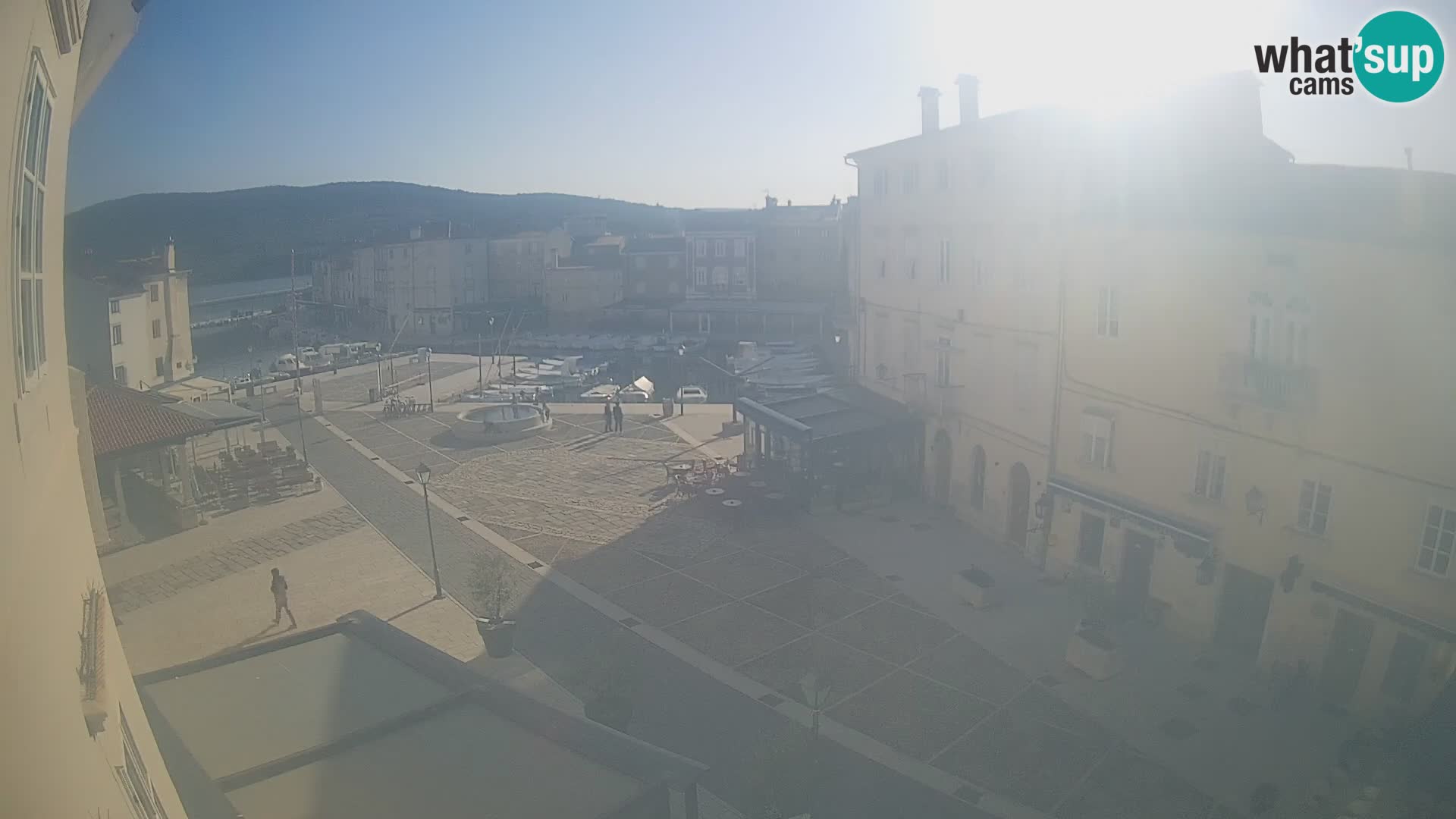 LIVE cam Cres city – place principale et “mandrač” – île de Cres – Croatie