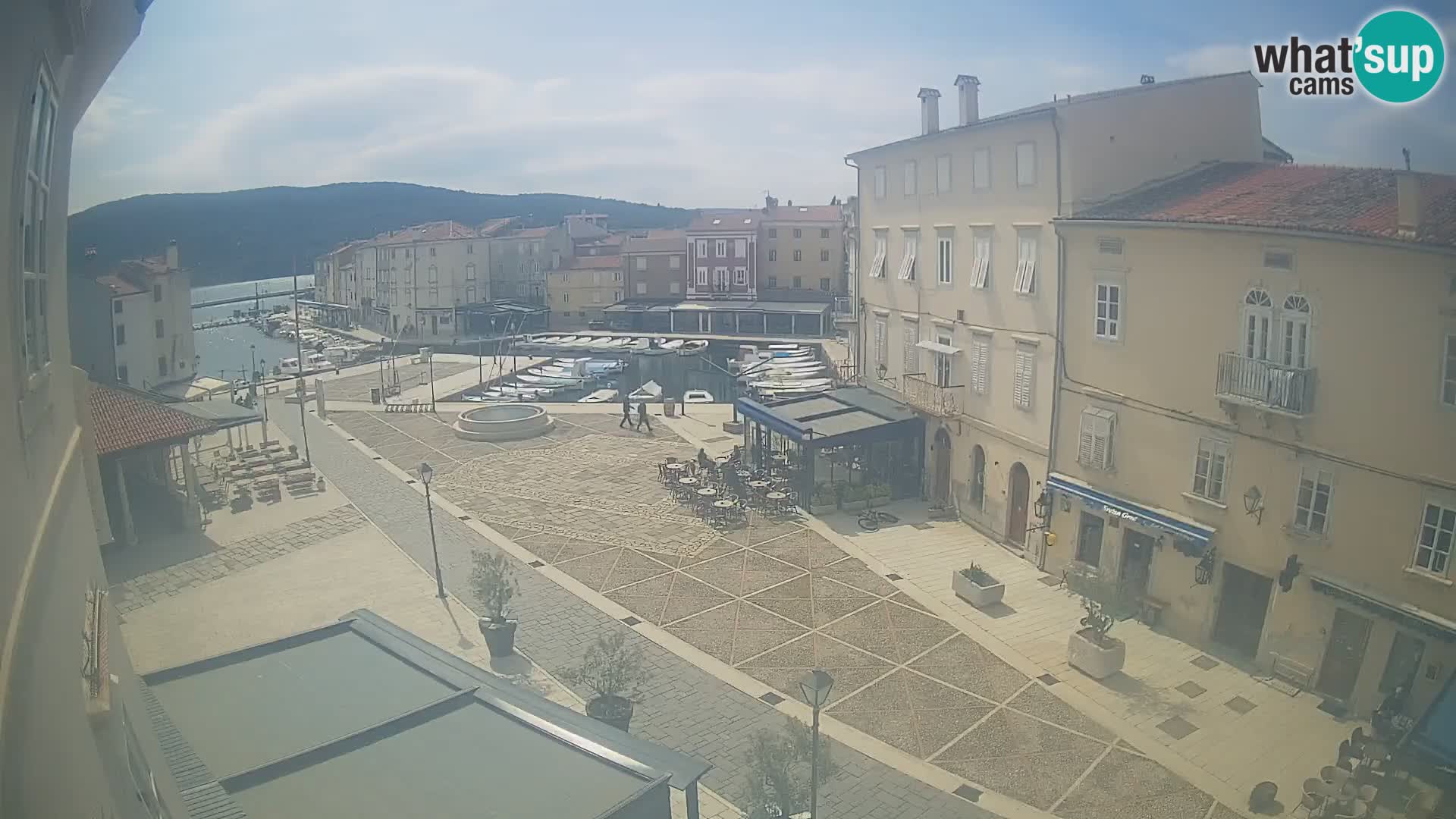LIVE cam Cres city – place principale et “mandrač” – île de Cres – Croatie