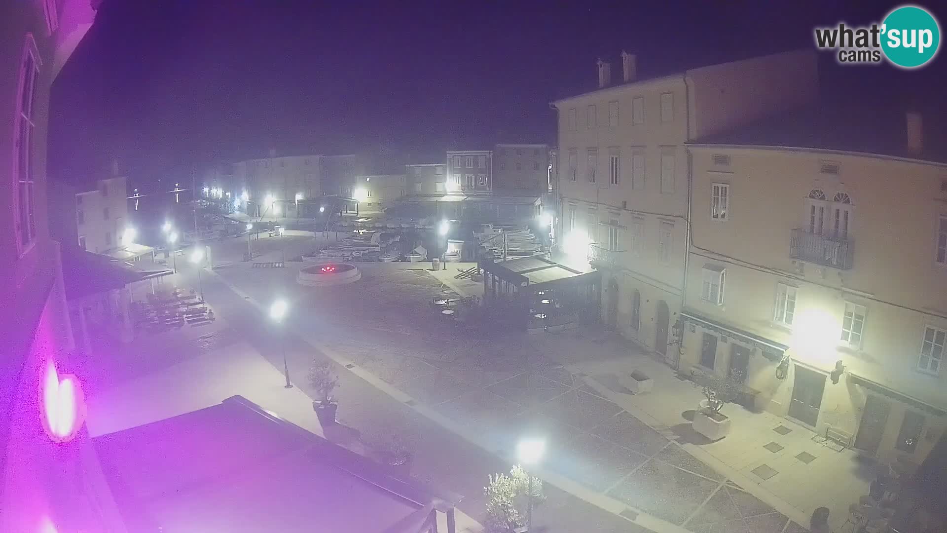 Kamera v ŽIVO Cres mesto – glavni trg in “mandrač” – otok Cres – Hrvaška