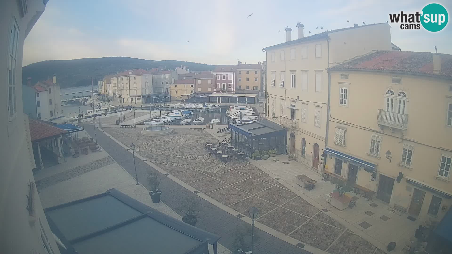 LIVE cam Cres Stadt – Hauptplatz und “mandrač” – Cres Insel – Kroatien