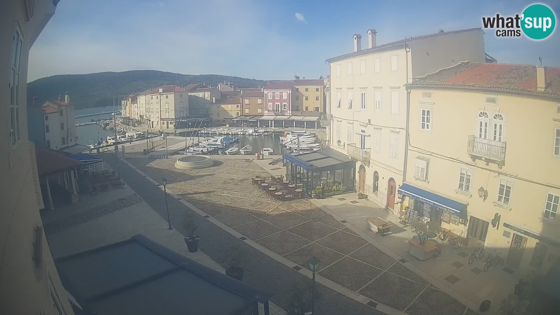 LIVE cam Cres Stadt – Hauptplatz und “mandrač” – Cres Insel – Kroatien