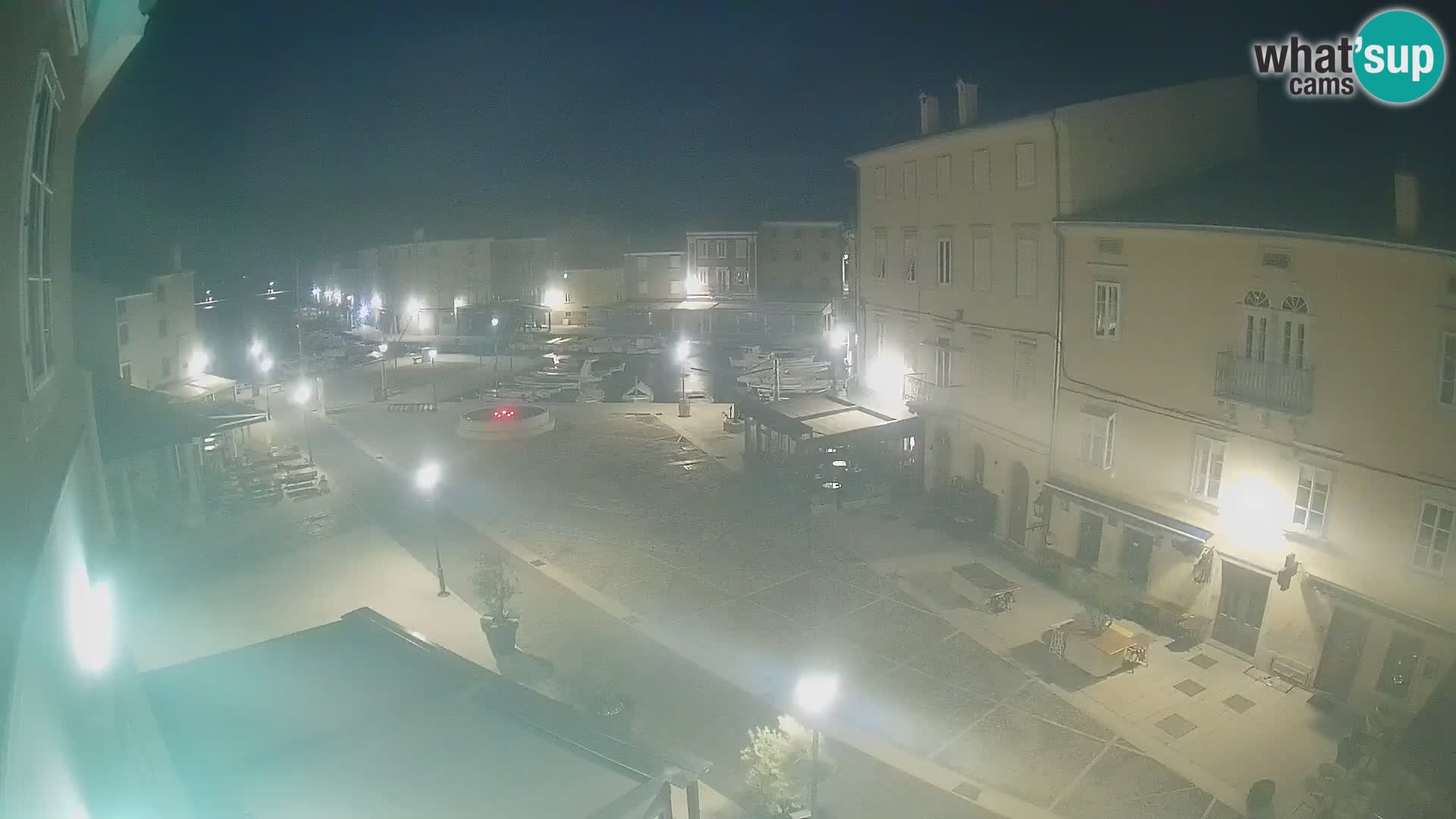 LIVE cam Cres city – place principale et “mandrač” – île de Cres – Croatie