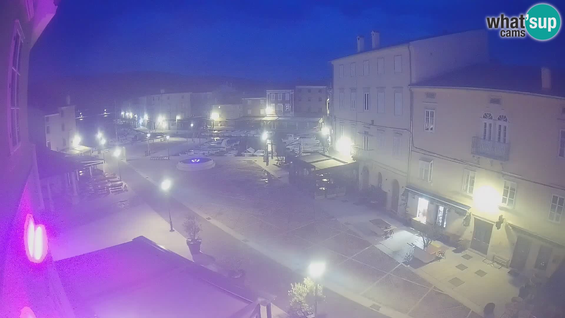 Cámara en vivo ciudad de Cres – plaza principal y “mandrač” – isla de Cres – Croacia