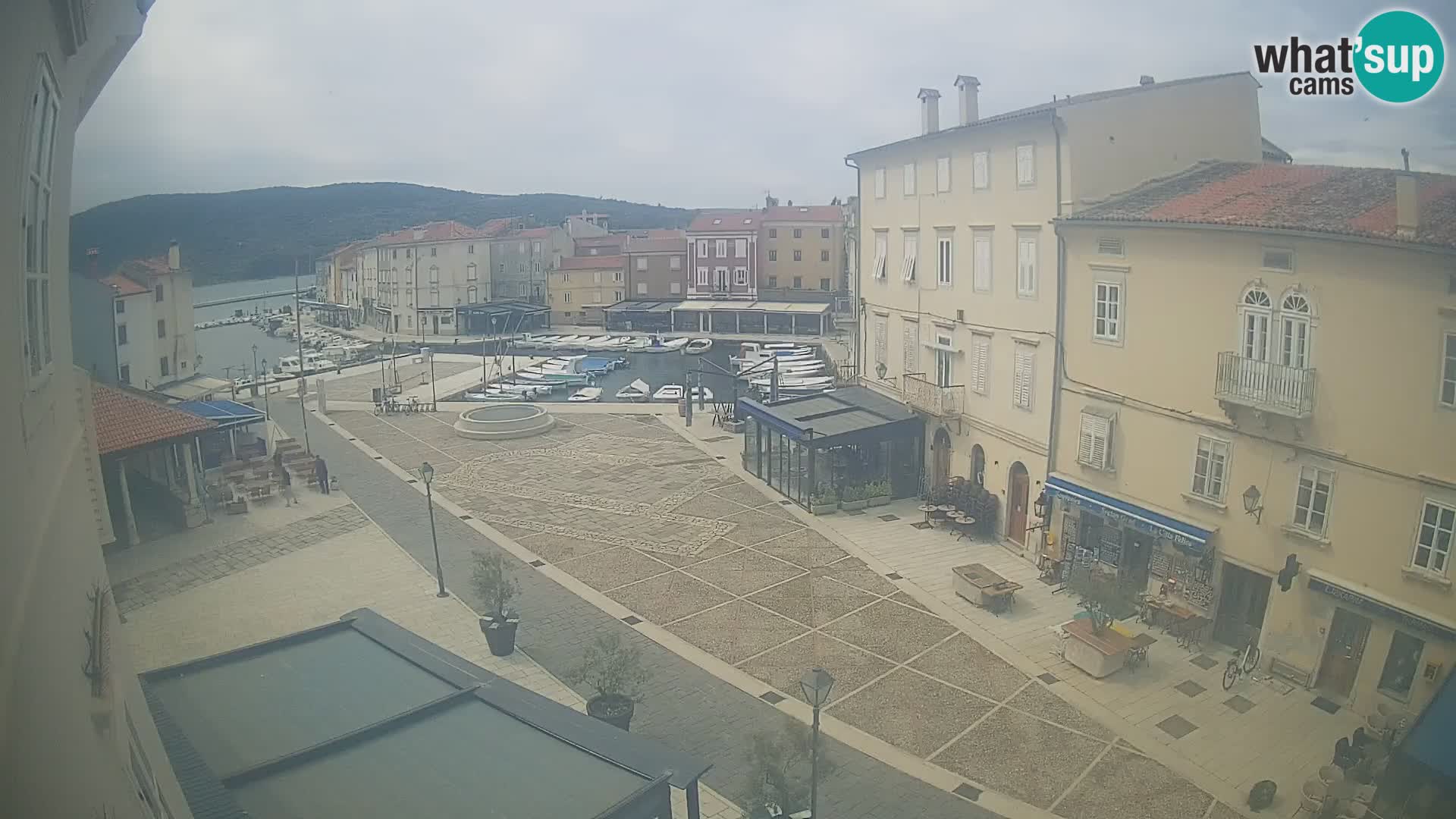 LIVE cam Cres Stadt – Hauptplatz und “mandrač” – Cres Insel – Kroatien