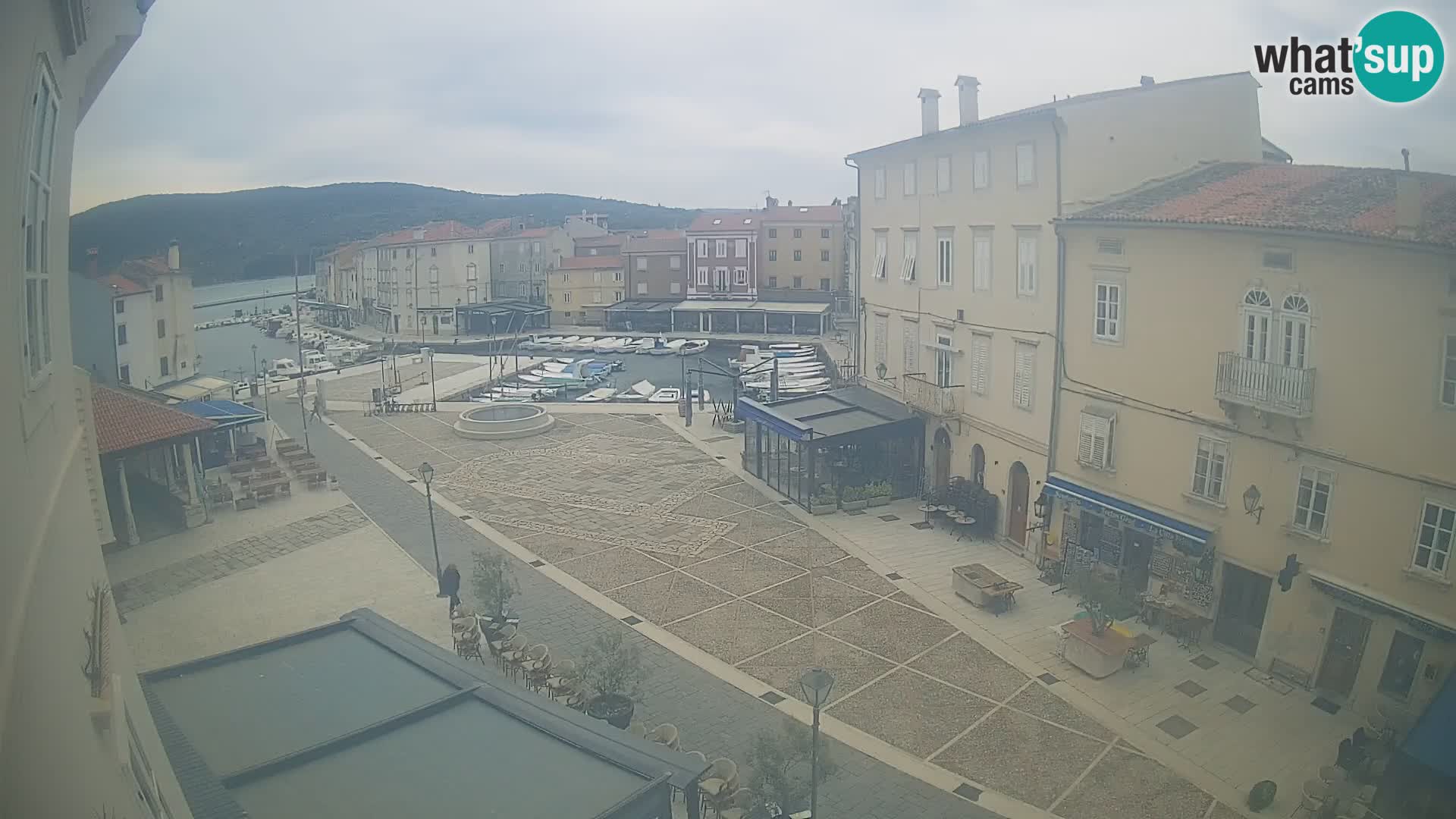 LIVE cam Cres Stadt – Hauptplatz und “mandrač” – Cres Insel – Kroatien