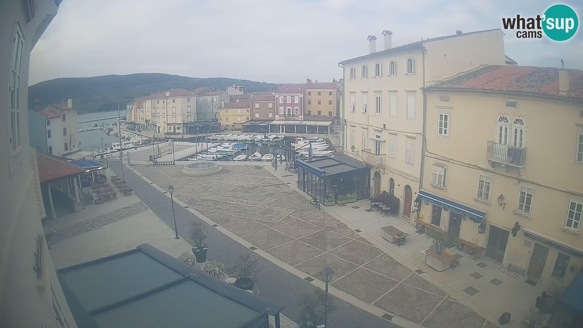 LIVE cam Cres city – place principale et “mandrač” – île de Cres – Croatie