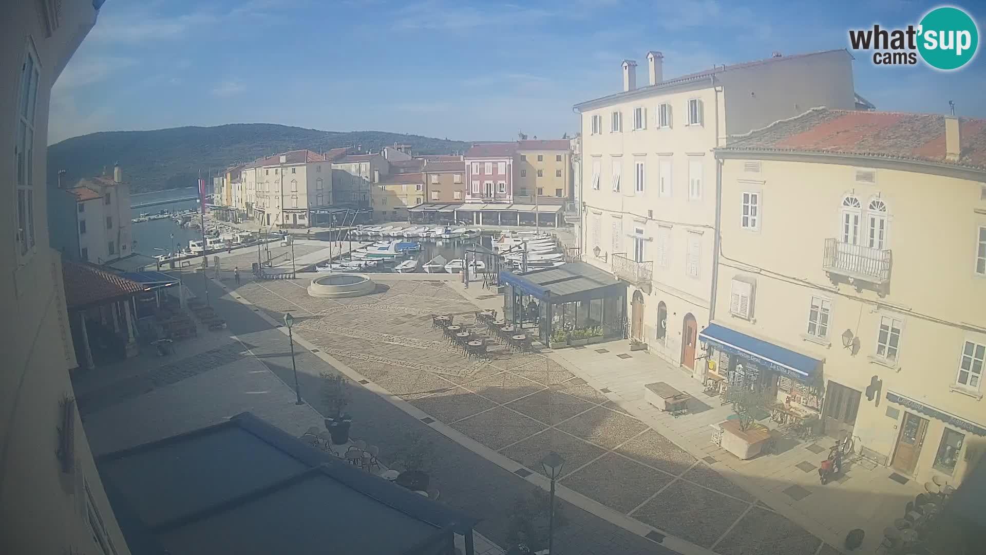 Cámara en vivo ciudad de Cres – plaza principal y “mandrač” – isla de Cres – Croacia