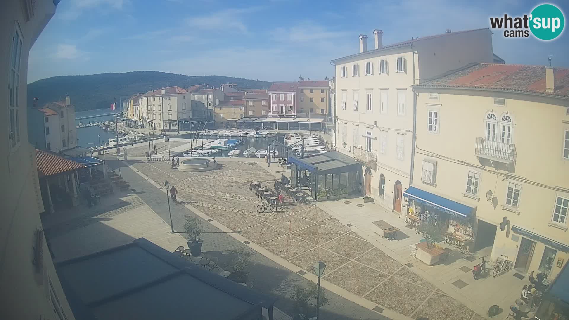 Kamera v ŽIVO Cres mesto – glavni trg in “mandrač” – otok Cres – Hrvaška