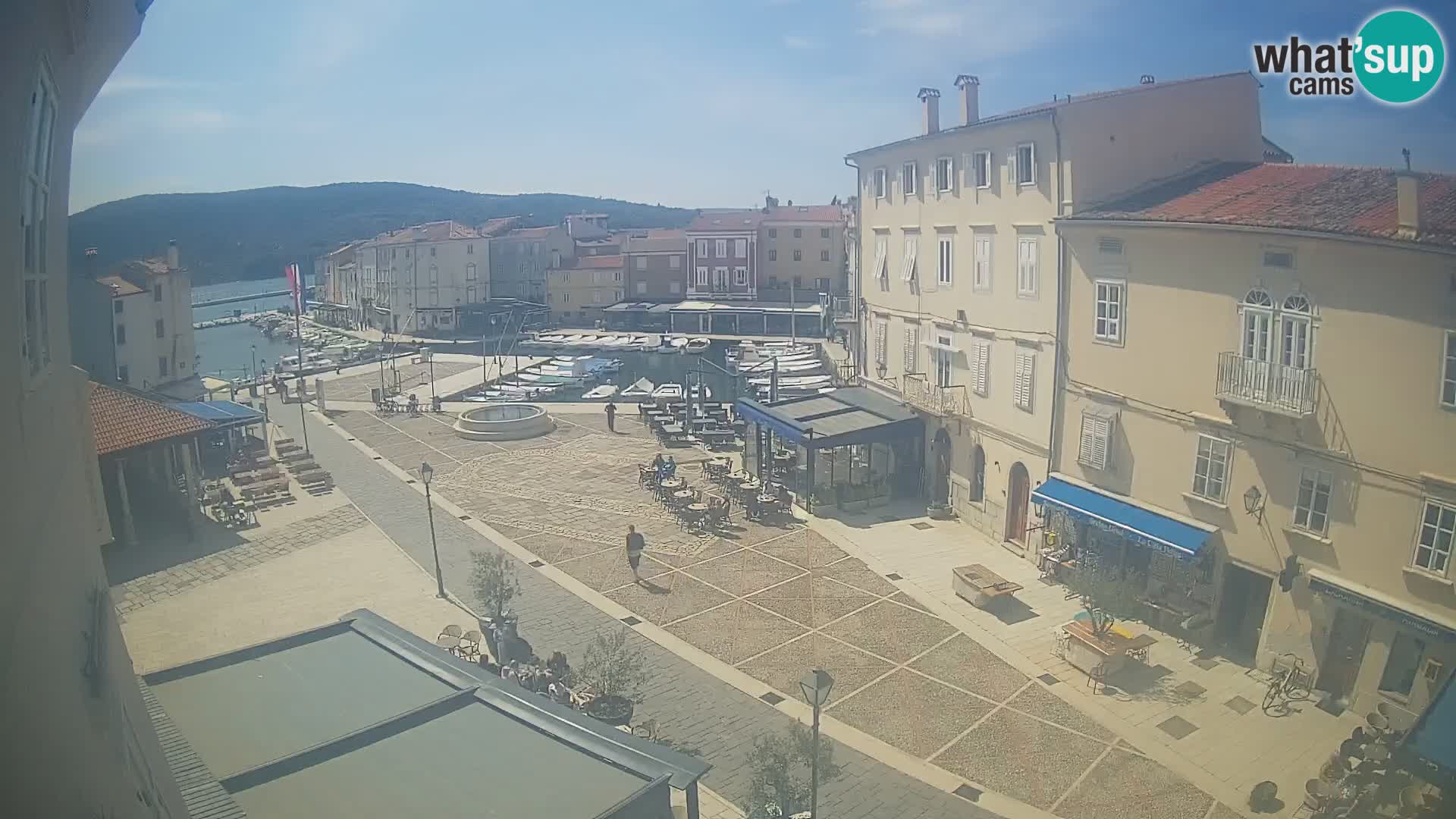 LIVE cam Cres city – place principale et “mandrač” – île de Cres – Croatie