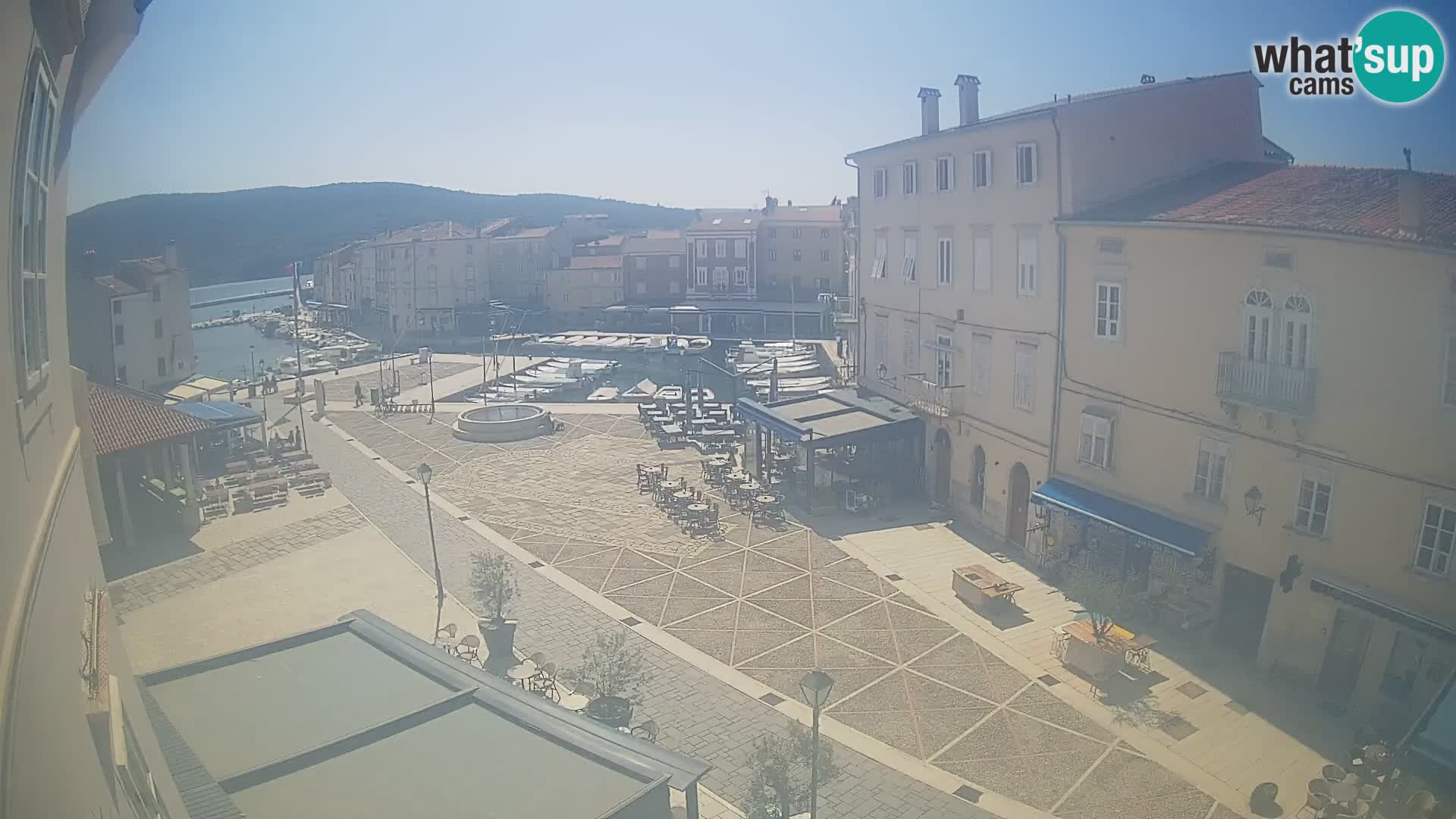 LIVE cam Cres city – place principale et “mandrač” – île de Cres – Croatie