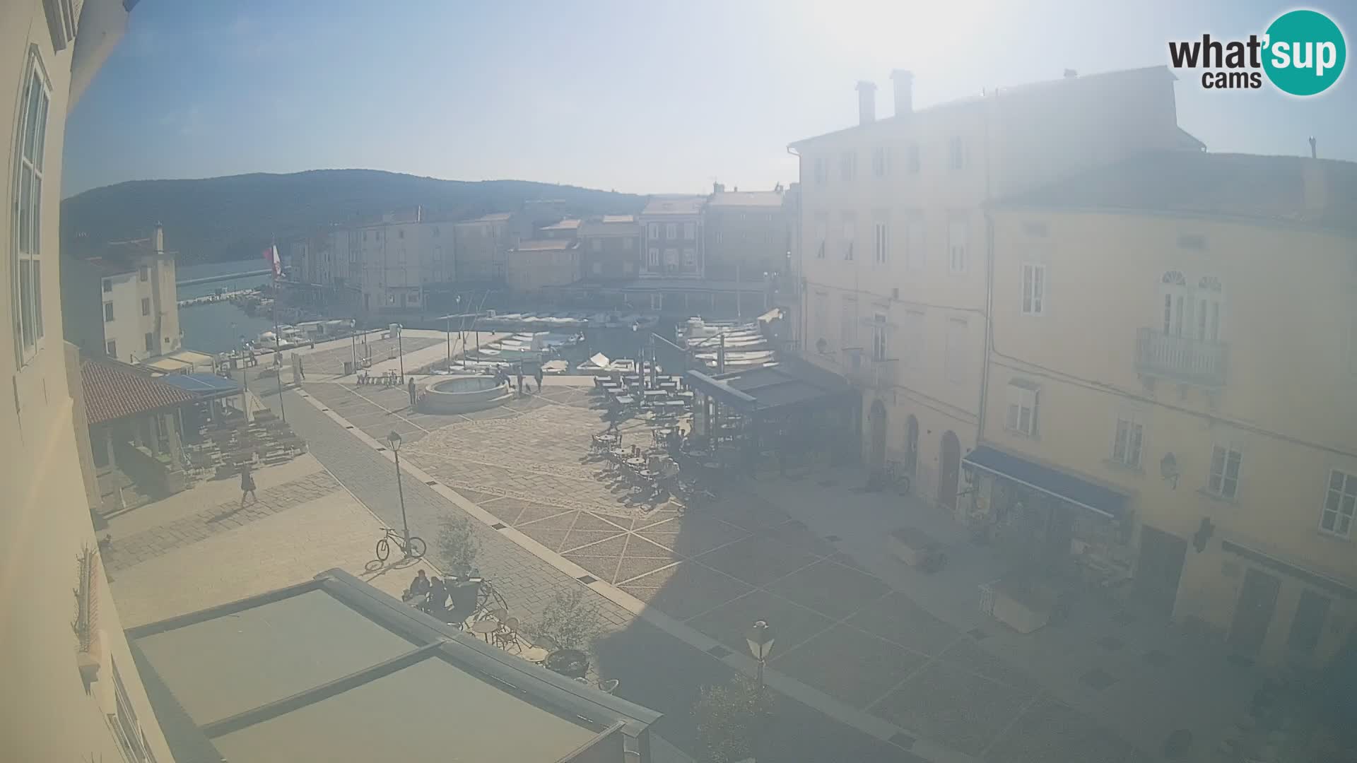 LIVE cam Cres city – place principale et “mandrač” – île de Cres – Croatie
