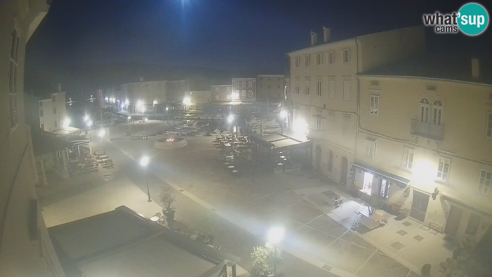 Cámara en vivo ciudad de Cres – plaza principal y “mandrač” – isla de Cres – Croacia