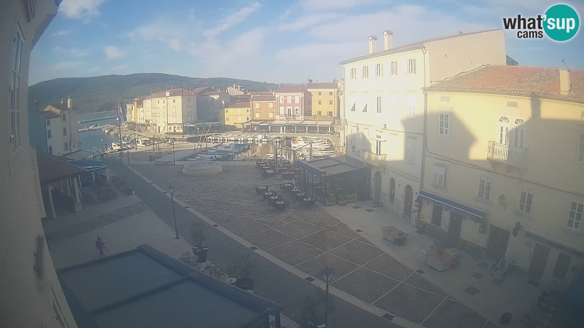 LIVE cam Cres city – place principale et “mandrač” – île de Cres – Croatie